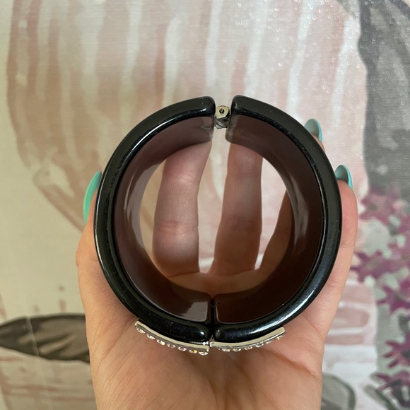 Black acrylic wide magnet statement bracelet with crystals silver - Picture 6 of 7